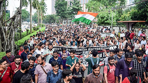 மீண்டும் ‘பணிப் புறக்கணிப்பு’ போராட்டத்தை தொடங்கிய மேற்கு வங்க பயிற்சி மருத்துவர்கள்