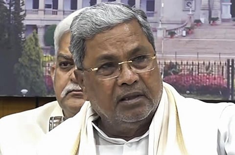 “நிலங்களை ஒப்படைக்கும் என் மனைவியின் முடிவை மதிக்கிறேன்” - கர்நாடக முதல்வர் சித்தராமையா