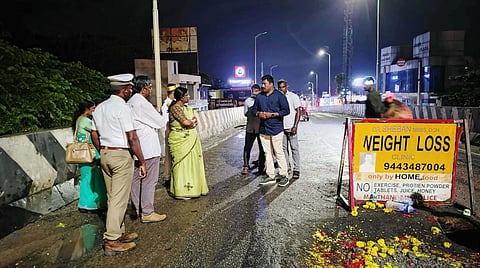 மார்த்தாண்டம் மேம்பாலத்தில் பள்ளம் ஏற்பட்ட பகுதியை குமரி மாவட்ட ஆட்சியர் அழகுமீனா பார்வையிட்டு ஆய்வு மேற்கொண்டார்.