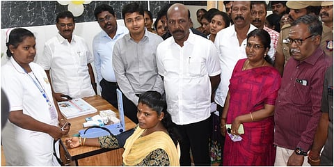 கோவை சிங்காநல்லூர் நகர்ப்புற ஆரம்ப சுகாதார நிலையத்தில் புதிதாகக் கட்டப்பட்டுள்ள நகர்ப்புற சமுதாய நல மைய கட்டிடத்தை திறந்து வைத்து மருத்துவ பரிசோதனையை சுகாதார துறை அமைச்சர் மா.சுப்பிரமணியன் ஆய்வு செய்தார். | படம்: ஜெ.மனோகரன்.