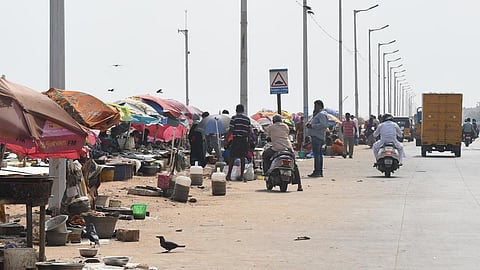 மெரினா வளைவு சாலையில் உள்ள மீன் கடைகளை நவீன மீன் சந்தைக்கு மாற்ற நடவடிக்கை