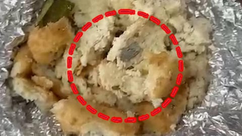சென்னை | குழந்தை சாப்பிட்ட போண்டாவில் பிளேடு: ஓட்டலுக்கு நோட்டீஸ்