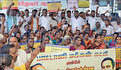 மீனவர்கள் மீதான அடக்குமுறையை கண்டித்து இலங்கை தூதரகம் முற்றுகை: சென்னையில் பாமக சார்பில் நடந்தது
