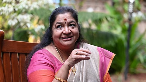 பாடகி சித்ரா எச்சரிக்கை: போலி பேஸ்புக் கணக்கு தொடங்கி பணமோசடி