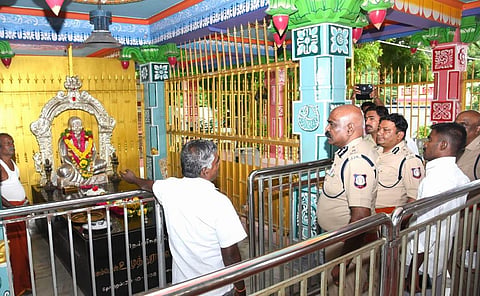 பசும்பொன்னில் தேவர் குருபூஜை விழா பாதுகாப்பு ஏற்பாடுகள் குறித்து ஆய்வு மேற்கொண்ட சட்டம் ஒழுங்கு ஏடிஜிபி டேவிட்சன் தேவாசிர்வாதம்