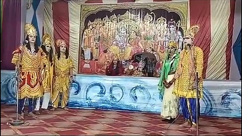 சிறைக் கைதிகளின் ராம் லீலா நாடகத்தில் ஒரு காட்சி.