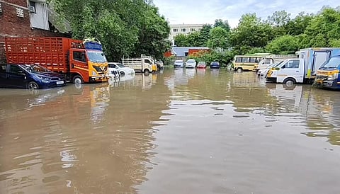 கனமழையால் ஸ்தம்பித்த மதுரை: முன்னெச்சரிக்கை நடவடிக்கைகளை முடுக்கிவிட மக்கள் கோரிக்கை