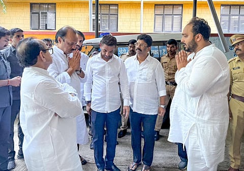 பாபா சித்திக்கின் மகனுக்கு ஆறுதல் தெரிவித்த மகாராஷ்டிரா துணை முதல்வர் அஜித் பவார்