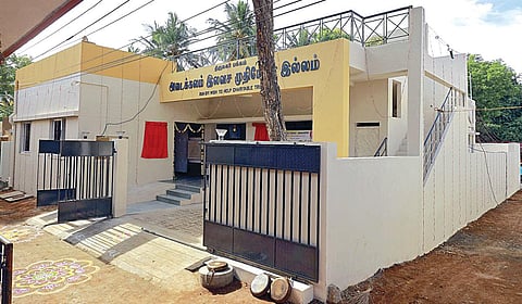 மதுரையில் இளைஞர்கள் புதிதாக கட்டியுள்ள இலவச முதியோர் இல்லம்.