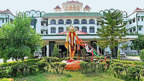 தேவர் ஜெயந்திக்கு பசும்பொன் செல்லும் வாகனங்களுக்கு முன்கூட்டியே பாஸ் வழங்க கோரி வழக்கு