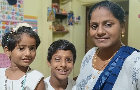 சேலம்: காவலரின் மனைவி 2 குழந்தைகளுக்கு விஷம் கொடுத்துவிட்டு தூக்கிட்டு தற்கொலை