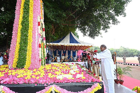 காவலர் வீரவணக்க நாள்: புதுச்சேரி முதல்வர் ரங்கசாமி அஞ்சலி