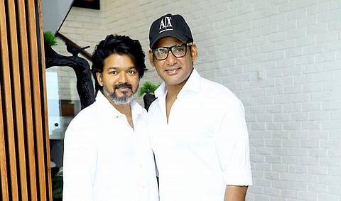 “நானும் ஒரு அரசியல்வாதிதான்; விஜய் கட்சி மாநாட்டுக்குச் செல்வேன்” - விஷால்