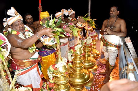 ராஜகோபுரம் சீரமைக்கப்பட்டு பழநி முருகன் கோயிலில் மீண்டும் நடந்த கும்பாபிஷேகம்