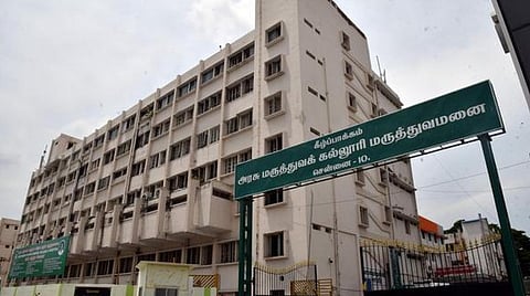 கீழ்ப்பாக்கம் மருத்துவ கல்லூரி விடுதியில் ராகிங்: 3-ம் ஆண்டு மாணவரை மது பாட்டில்களால் தாக்கிய சீனியர்கள்