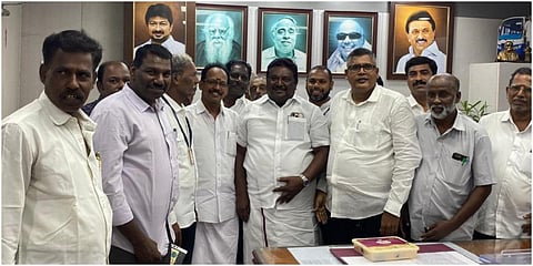 ஊதிய ஒப்பந்த பேச்சுவார்த்தையை விரைந்து நடத்தி முடித்தல் உள்ளிட்ட கோரிக்கைகள் தொடர்பாக போக்குவரத்து அமைச்சர் சிவசங்கரை தொழிற்சங்கத்தினர் சந்தித்தனர்.