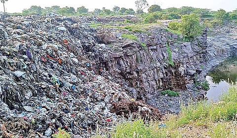 திருப்பூர் மாநகராட்சி உருவாகி 16 ஆண்டுகளாகியும் குப்பை கொட்ட பாறைக் குழியை தேடும் நிலை!