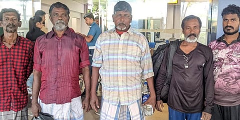 இலங்கை சிறையிலிருந்து விடுதலை செய்யப்பட்ட ஐந்து தமிழக மீனவர்கள் தாயகம் திரும்பினர்.