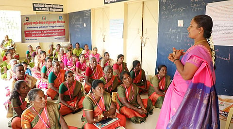 வேலூர் மாவட்டம் கணியம்பாடி ஒன்றியத்தில் உள்ள கிராம வறுமை ஒழிப்புச் சங்கத்தில் சுய உதவிக் குழுக்களுக்கு ஒரு நாள் புத்தாக்கப் பயிற்சி வழங்கப்பட்டது.