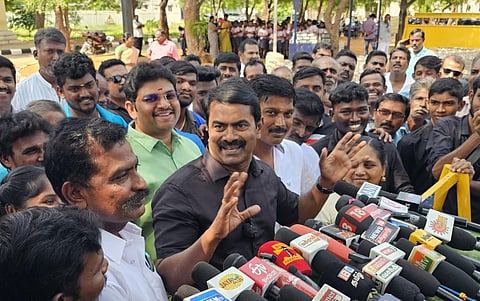 தூத்துக்குடி விமான நிலையத்தில் நாம் தமிழர் கட்சி தலைமை ஒருங்கிணைப்பாளர் சீமான்.