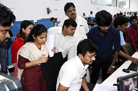 சென்னையில் தொடரும் மழை: கட்டுப்பாட்டு மையத்தில் துணை முதல்வர் உதயநிதி ஸ்டாலின் ஆய்வு