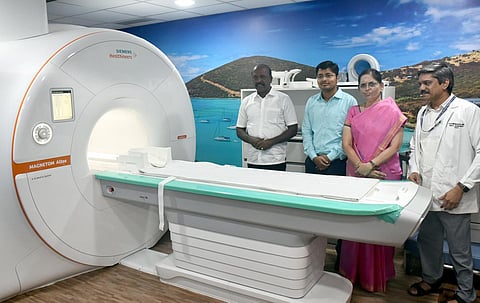 நகர்ப்புற நலவாழ்வு மையங்களில் பணிக்கு வராத டாக்டர்கள் உடனடியாக விடுவிக்கப்படுவர்: அமைச்சர் உத்தரவு