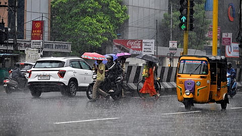 பருவமழை முன்னெச்சரிக்கை நடவடிக்கையை விரைந்து மேற்கொள்ள வேண்டும்: மாவட்ட ஆட்சியர்களுக்கு வருவாய் நிர்வாக ஆணையர் கடிதம்