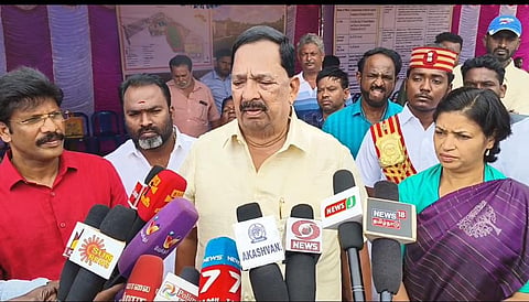 ஜன.15-க்குள் வேட்டி, சேலை வழங்கும் பணிகள் நிறைவு: அமைச்சர் தகவல்