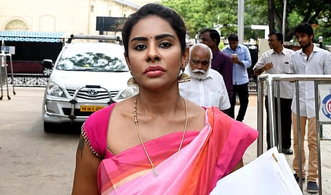 சந்திரபாபு, பவன்கல்யாண் குறித்து விமர்சனம்: நடிகை ஸ்ரீ ரெட்டி மீது வழக்கு