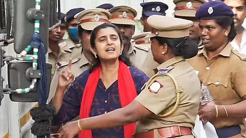 நடிகை கஸ்தூரி புழல் சிறையில் அடைப்பு: எழும்பூர் நீதிமன்றத்தில் நடந்தது என்ன?