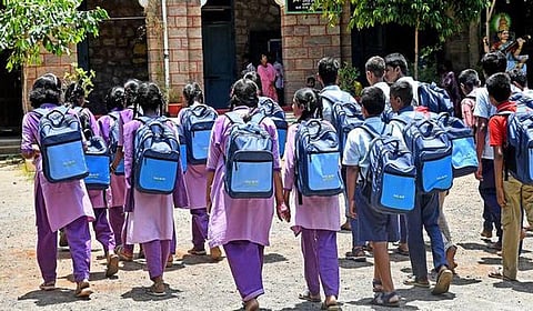 பள்ளி மாணவிகள் பாதுகாப்பு: முறையான கண்காணிப்பு அவசியம்