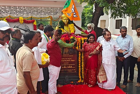 “நடிகை கஸ்தூரியை தீவிரவாதி போல நடத்துவது சரியல்ல” - தமிழிசை காட்டம்