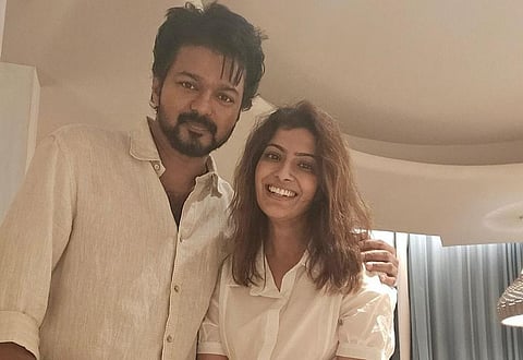 விஜய் - வரலட்சுமி சரத்குமார் (கோப்புப் படம்)