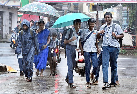 புதுச்சேரி, காரைக்காலில் வியாழக்கிழமை பள்ளி, கல்லூரிகளுக்கு மழை விடுமுறை