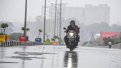 வானிலை முன்னறிவிப்பு: 15 மாவட்டங்களில் செவ்வாய்க்கிழமை கனமழை வாய்ப்பு