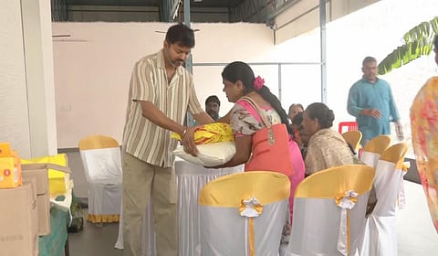 விவாதமான விஜய்யின் வெள்ள நிவாரண உதவி!