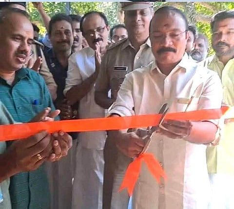 பம்பையில் பெண்களுக்கான இளைப்பாறுதல் மையத்தை திறந்து வைத்த திருவிதாங்கூர் தேவசம்போர்டு தலைவர் பி.எஸ்.பிரசாந்த்.