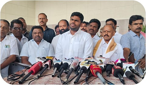 திருச்சி விமான நிலையத்தில் பாஜக மாநில தலைவர் அண்ணாமலை செய்தியாளர்களைச் சந்தித்தார்.