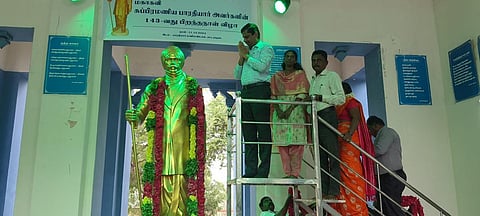 பாரதியார் 143-வது பிறந்த நாள் விழா: எட்டயபுரத்தில் சிலைக்கு மாலை அணிவித்து ஆட்சியர் மரியாதை