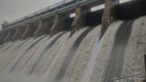 அமராவதி அணையில் இருந்து இன்று திறக்கப்பட்டுள்ள உபரிநீர்.