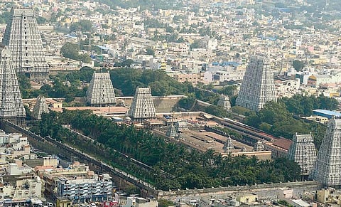 திருவண்ணாமலை அண்ணாமலையார் கோயிலில் உள்ள ‘நவ’ கோபுரங்கள்.