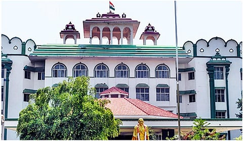 பாலியல் தொல்லை: கல்வியியல் பல்கலை. முன்னாள் பதிவாளரை இதுவரை கைது செய்யாதது ஏன்? - ஐகோர்ட் கேள்வி