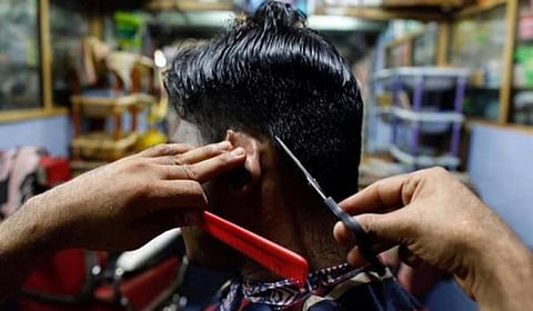 முடிதிருத்தும் கட்டணம் ரூ.10 உயர்வு: பெரு நிறுவனங்களும் பின்பற்ற வேண்டுகோள்