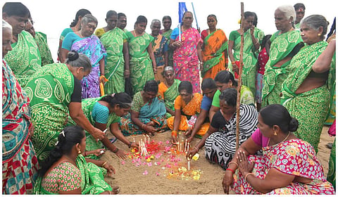 கடலூரில் சுனாமி நினைவு தினம் அனுசரிப்பு - பொதுமக்கள் கண்ணீர் அஞ்சலி