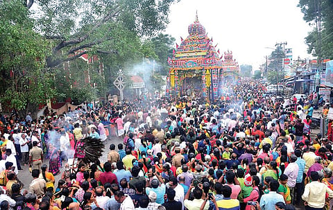 மதுரையில் பக்தியுடன் ஏழு வீதிகளை சுற்றி வந்தால் முக்தி! - அஷ்டமி பிரதட்சிணம் வரலாறு
