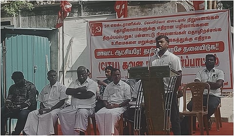 இந்திய சட்டங்களை மதிக்காமல் செயல்படும் பன்னாட்டு நிறுவனங்களை கட்டுப்படுத்தக்கோரி சிஐடியூ தொழிலாளர்கள் ஆர்ப்பாட்டத்தில் ஈடுபட்டனர்.
