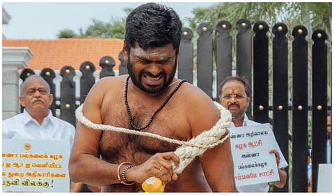 சாட்டையடி போராட்டத்தில் அண்ணாமலை