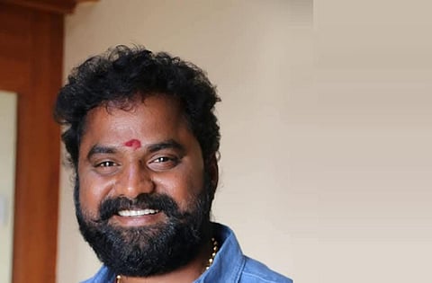 ‘3 தோட்டாக்கள் எங்கே?’ - துப்பாக்கியால் சுட்ட சம்பவத்தில் அதிமுக நிர்வாகியிடம் போலீஸ் விசாரணை