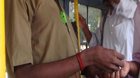 பேருந்துகளில் காவல்துறையினருக்கு கட்டணமில்லா பயணம்: ஓட்டுநர், நடத்துநர்களுக்கு வழிகாட்டுதல் வெளியீடு