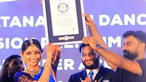 11,600 நடனக் கலைஞர்களுடன் கின்னஸ் சாதனை படைத்த நடிகை!